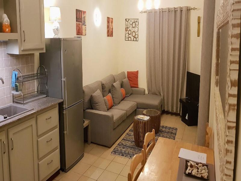 Paradya Beach Apartments image