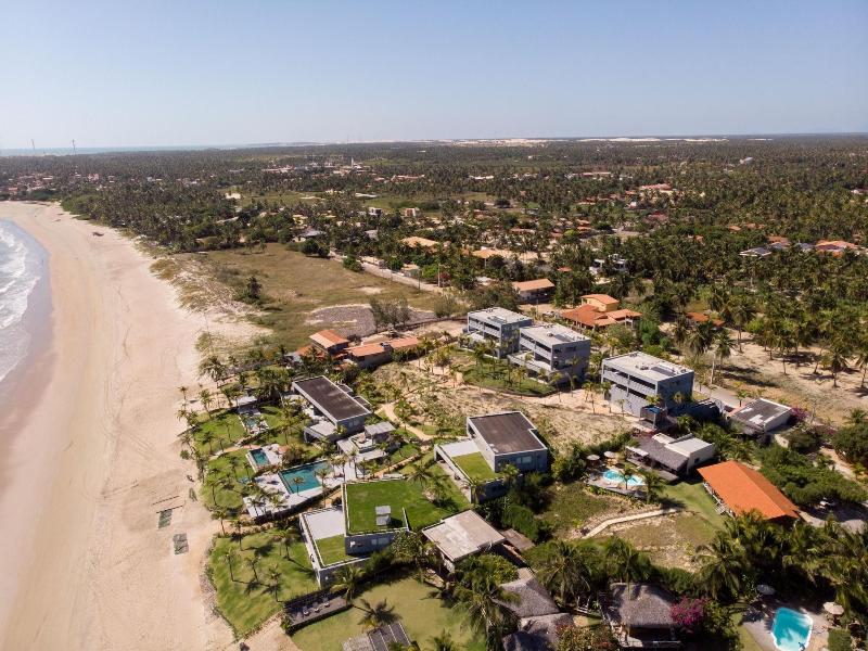Club De Mar Condo Hotel — exterior view
