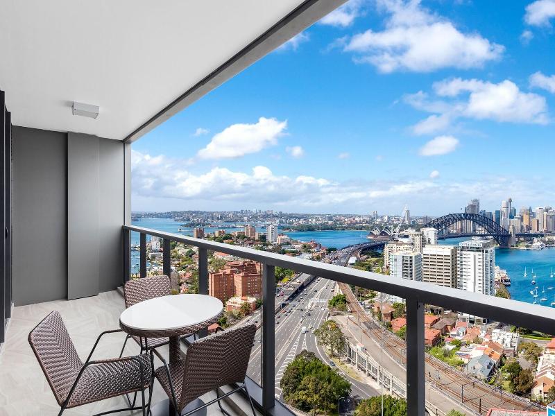 Meriton Suites North Sydney image