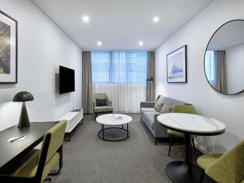 Meriton Suites North Sydney image