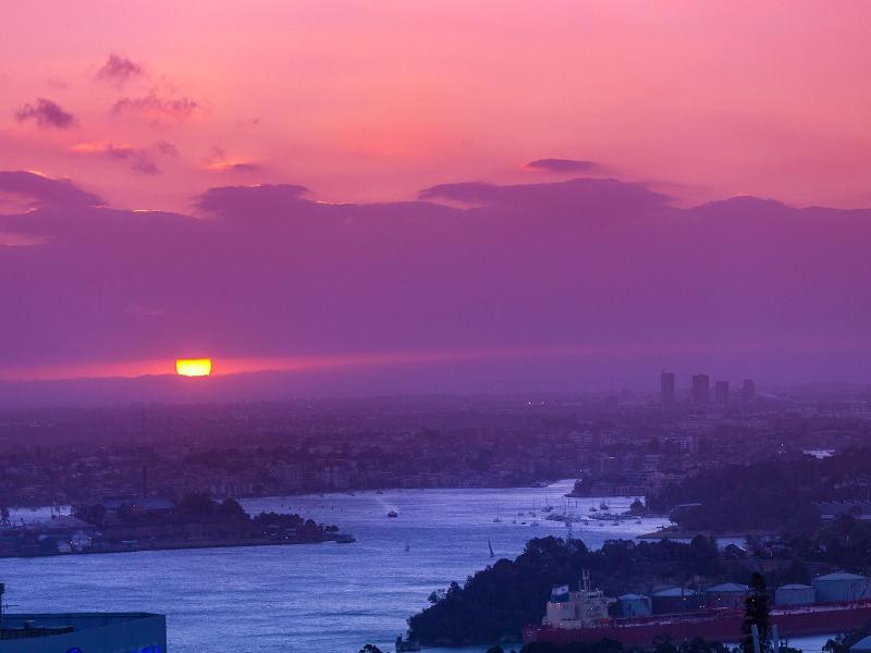Meriton Suites North Sydney image