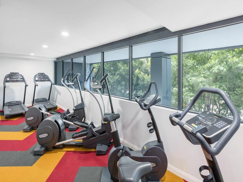Meriton Suites North Sydney image