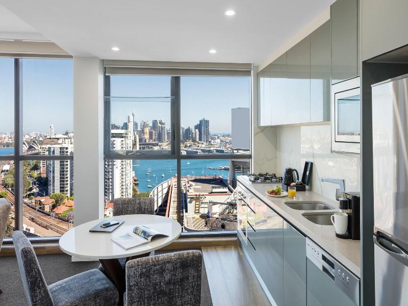 Meriton Suites North Sydney image