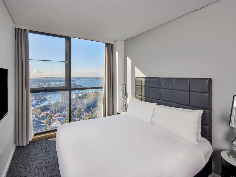 Meriton Suites North Sydney image