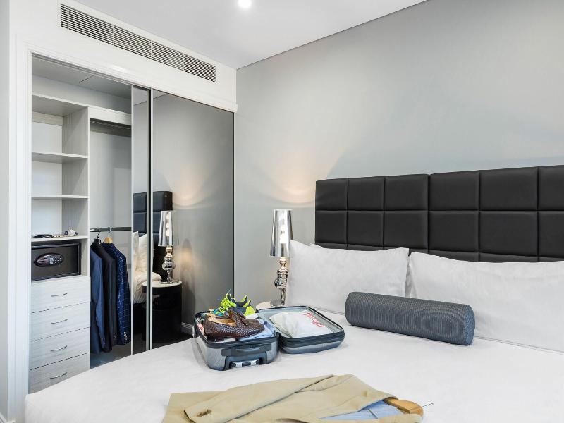 Meriton Suites North Sydney image