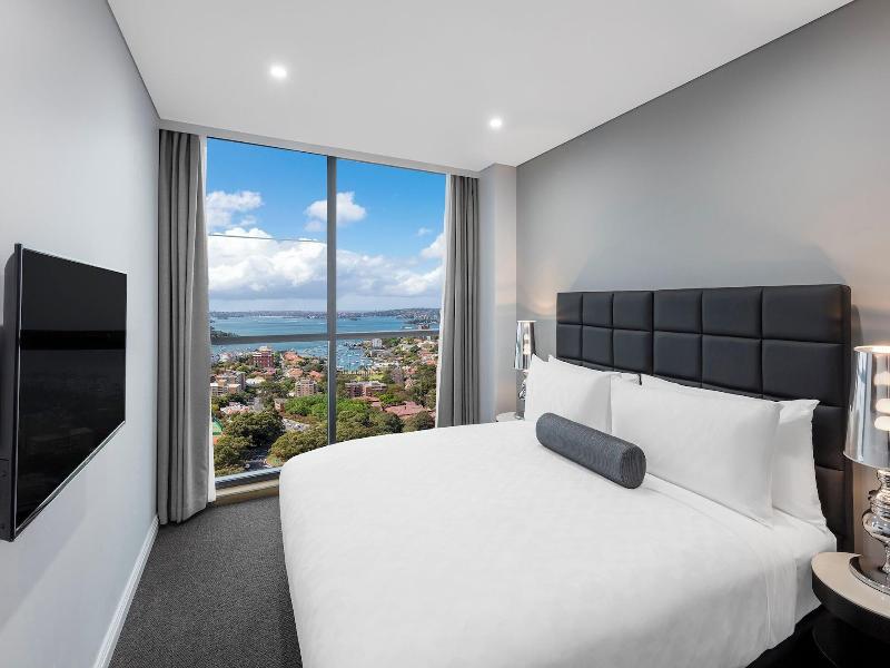 Meriton Suites North Sydney image