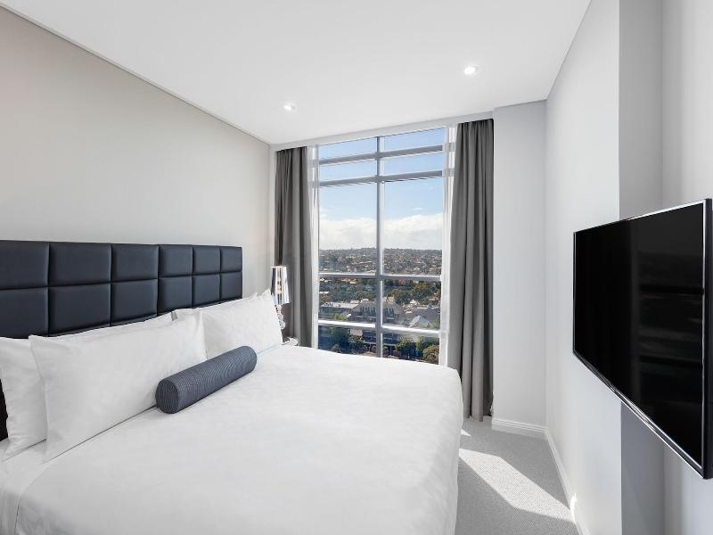 Meriton Suites North Sydney image