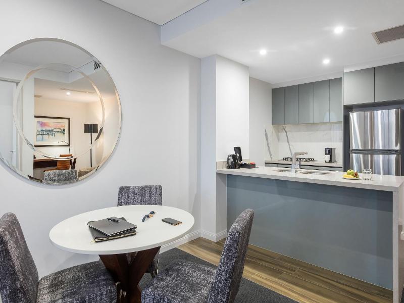 Meriton Suites North Sydney image