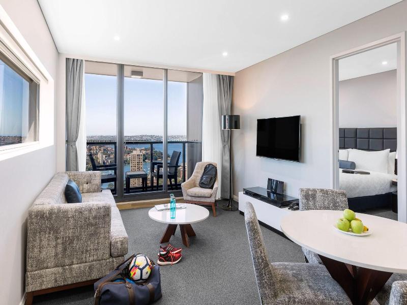 Meriton Suites North Sydney image