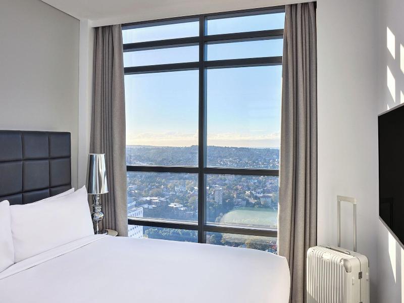 Meriton Suites North Sydney image
