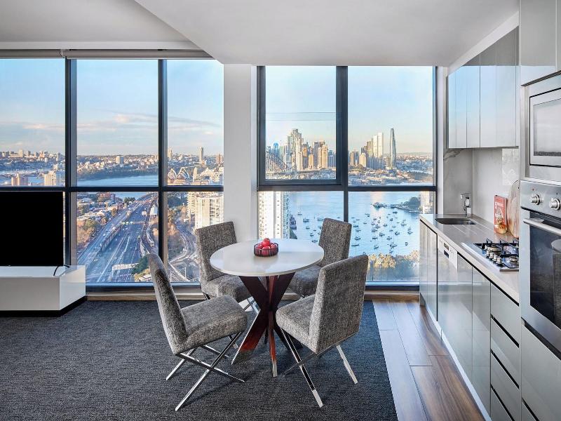 Meriton Suites North Sydney image