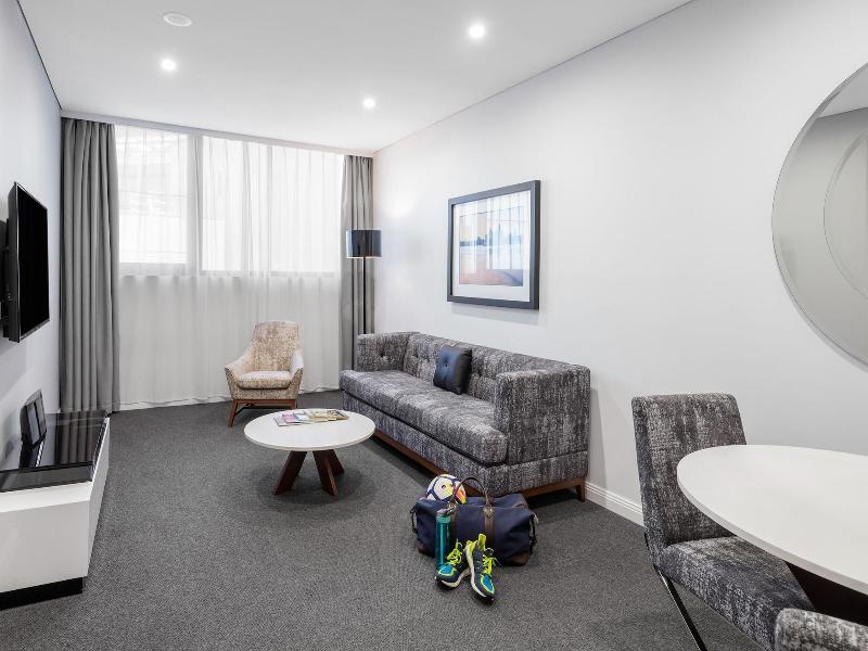 Meriton Suites North Sydney image