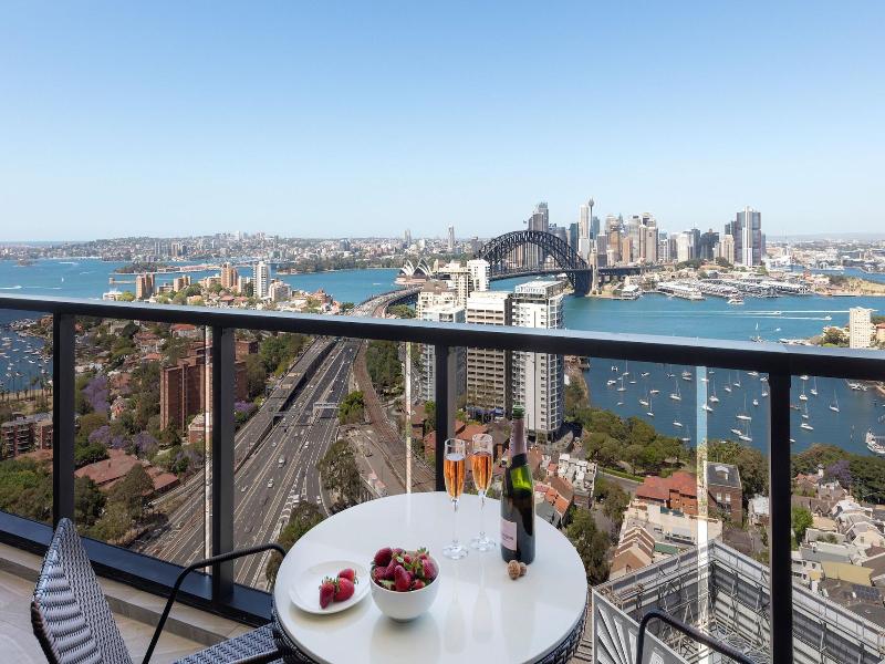 Meriton Suites North Sydney image
