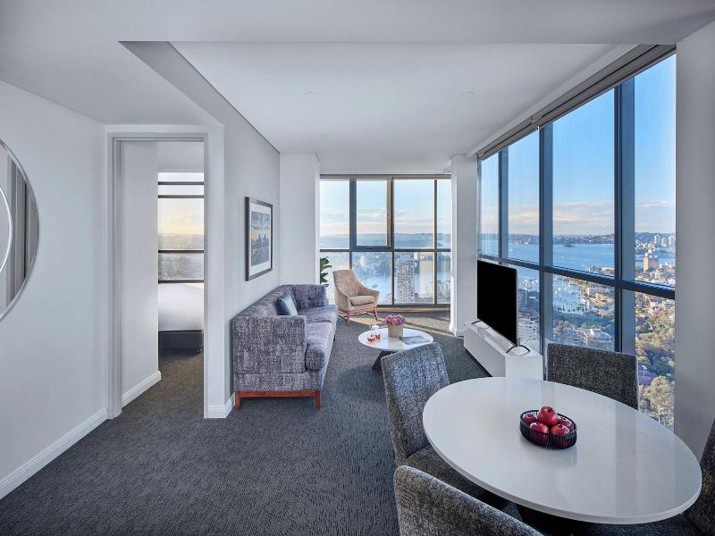 Meriton Suites North Sydney image