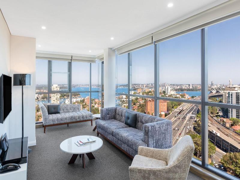 Meriton Suites North Sydney image