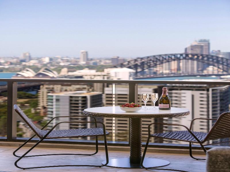 Meriton Suites North Sydney image
