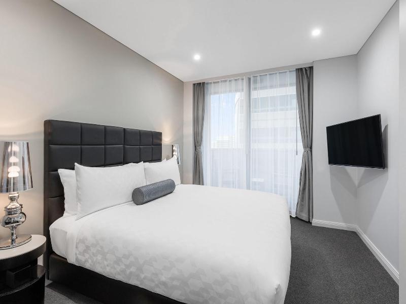 Meriton Suites North Sydney image