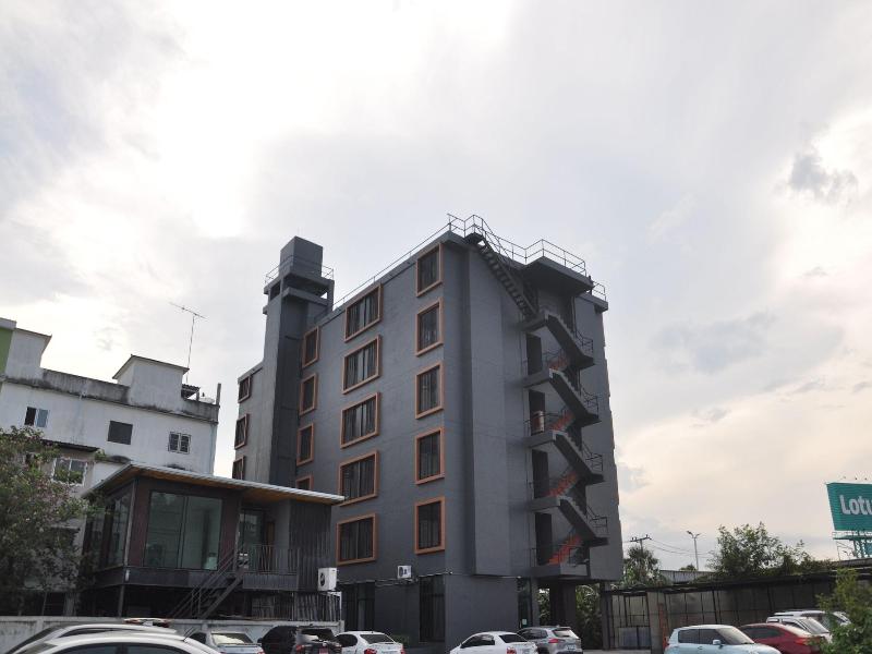 The Bedrooms Maeklong Service Apartment image