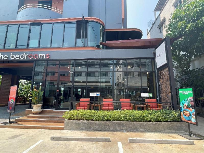 The Bedrooms Maeklong Service Apartment image