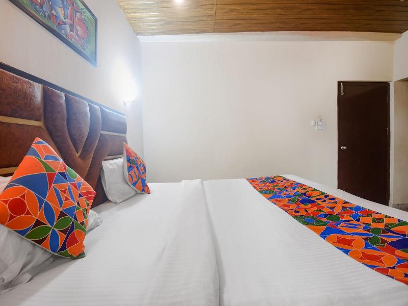 Fabexpress Corinthia Boutique Rooms Candolim Beach image