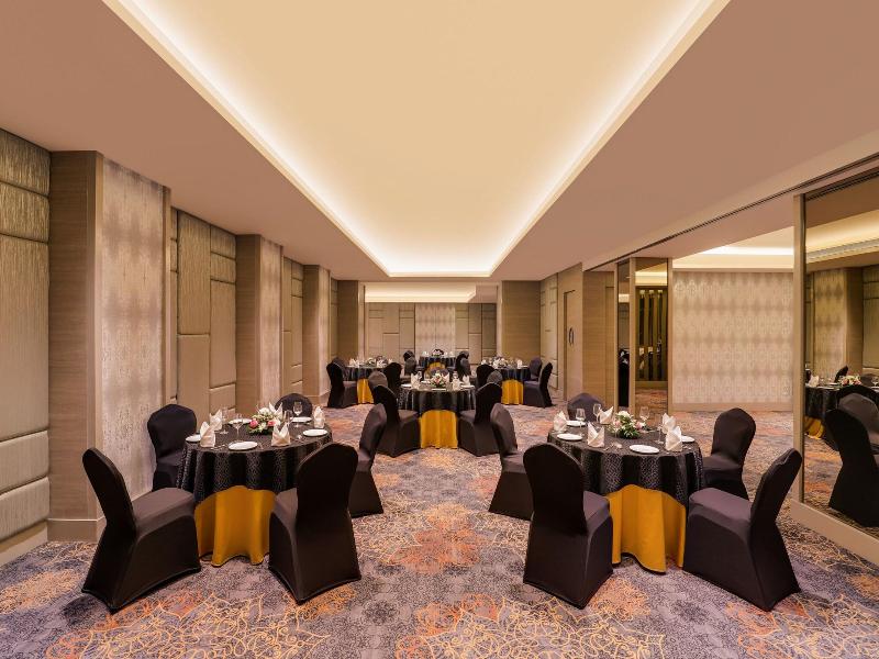 Lemon Tree Premier Malad Mumbai image