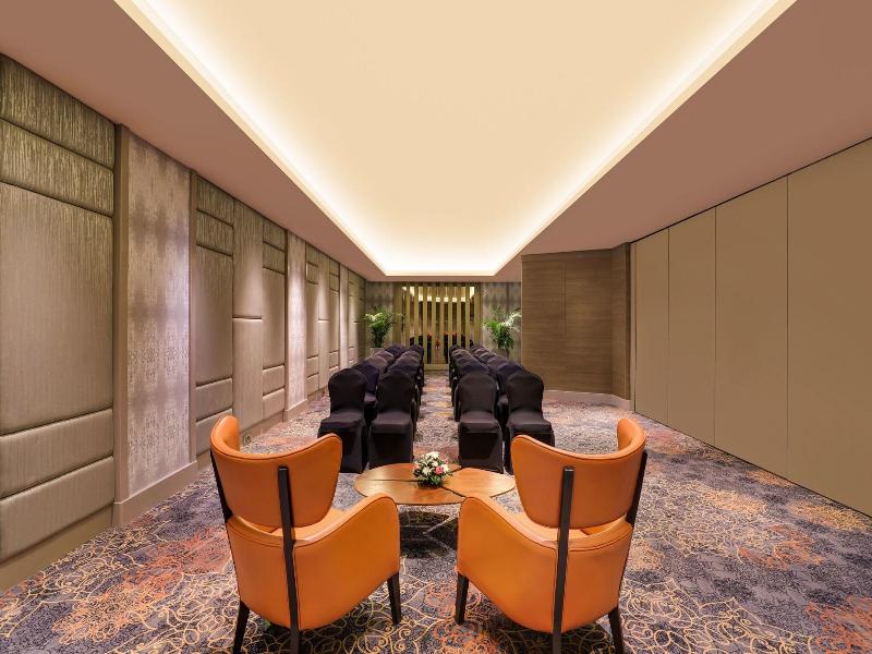 Lemon Tree Premier Malad Mumbai image