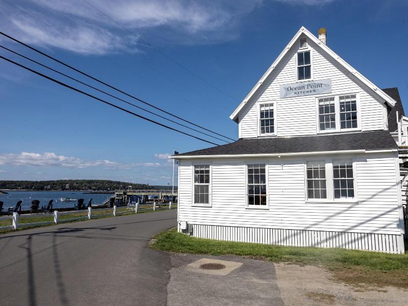 Bluebird Ocean Point Inn image