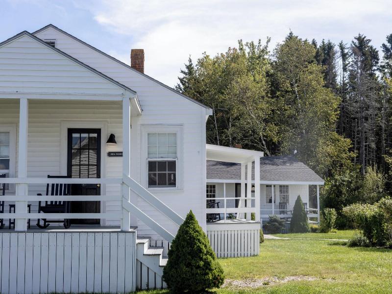 Bluebird Ocean Point Inn image