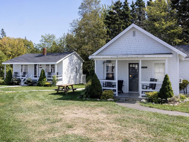 Bluebird Ocean Point Inn image