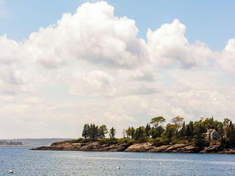 Bluebird Ocean Point Inn image