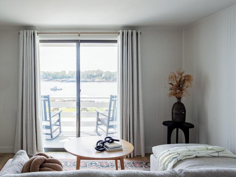 Bluebird Ocean Point Inn image