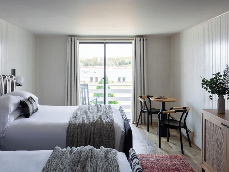 Bluebird Ocean Point Inn image