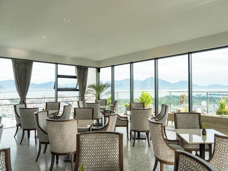 Centre Point Danang Hotel & Residence image