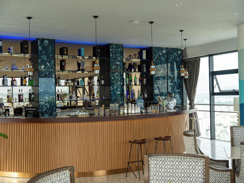 Centre Point Danang Hotel & Residence image