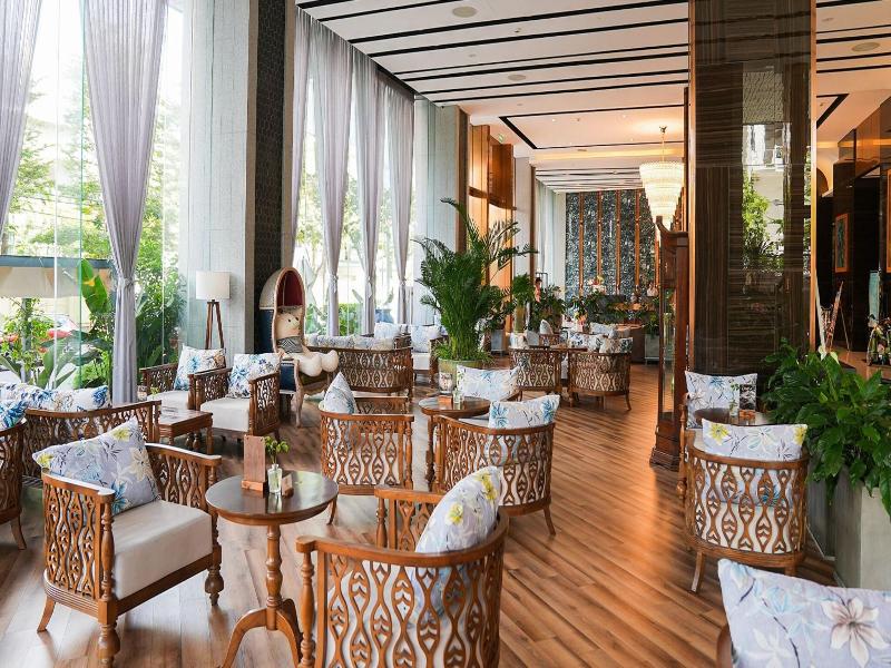 Centre Point Danang Hotel & Residence image