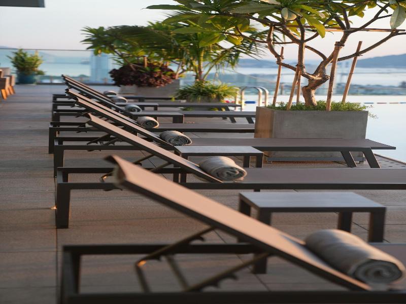 Centre Point Danang Hotel & Residence image