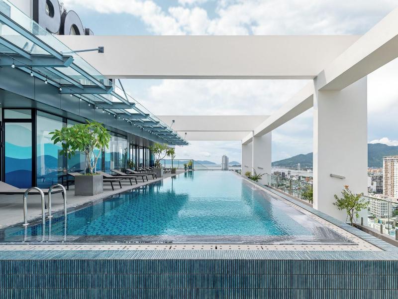 Centre Point Danang Hotel & Residence image