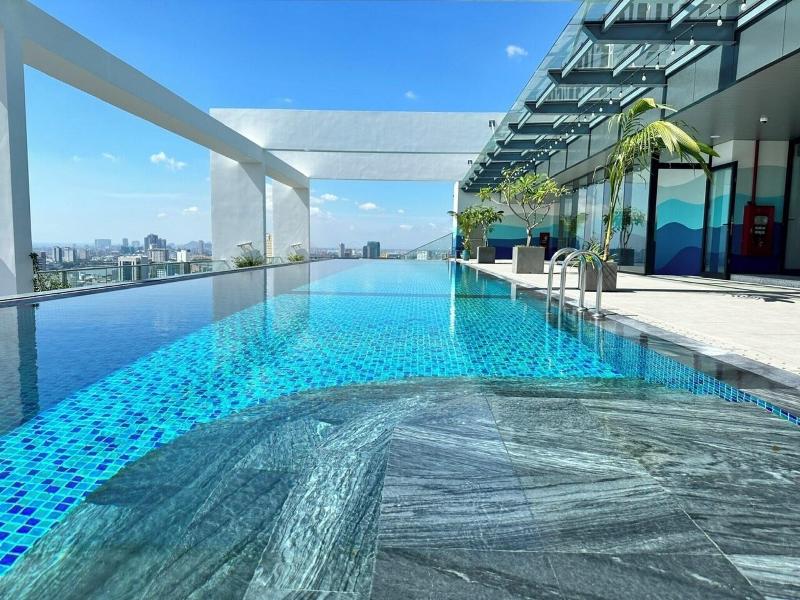 Centre Point Danang Hotel & Residence image