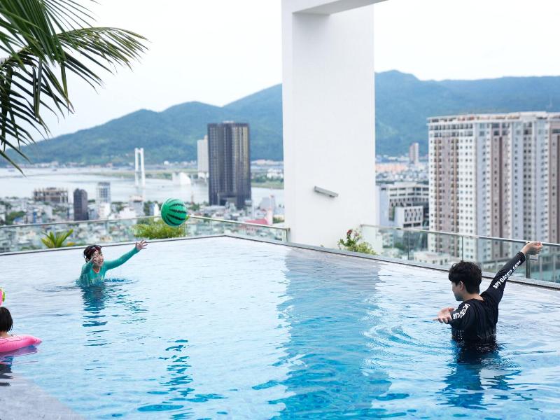 Centre Point Danang Hotel & Residence image