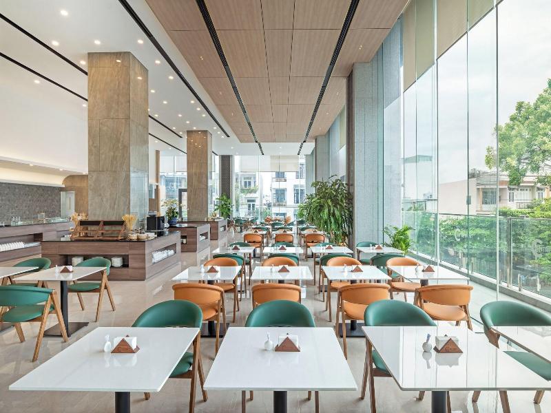 Centre Point Danang Hotel & Residence image