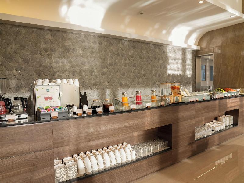 Centre Point Danang Hotel & Residence image