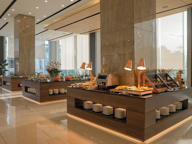 Centre Point Danang Hotel & Residence image