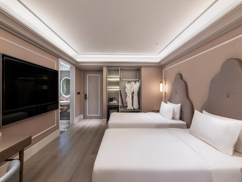 Mercure Shanghai Waigaoqiao image