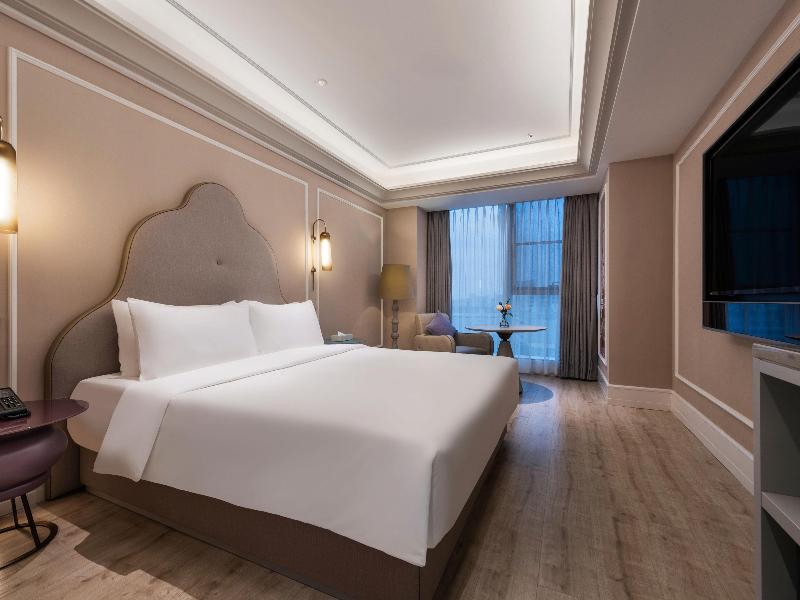 Mercure Shanghai Waigaoqiao image