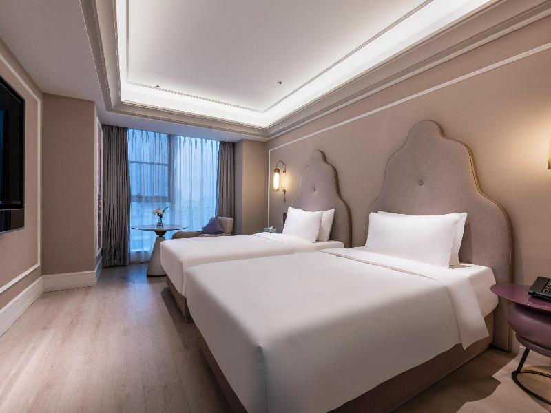Mercure Shanghai Waigaoqiao image