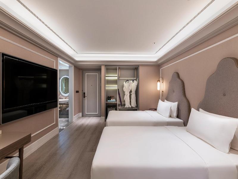 Mercure Shanghai Waigaoqiao image