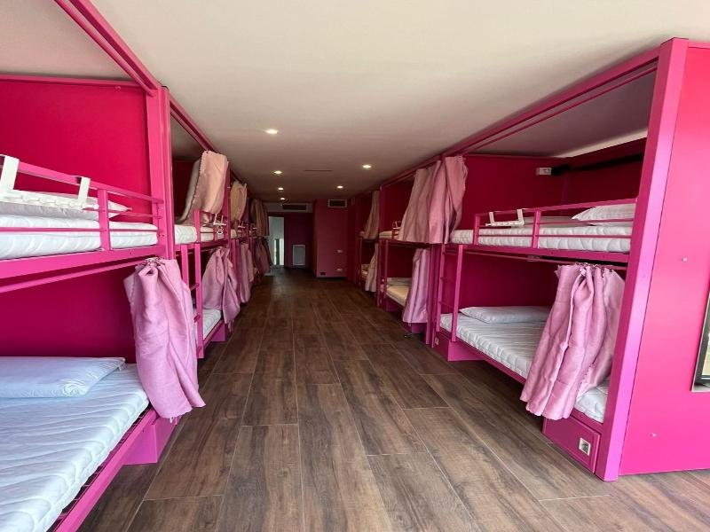 Hostelle Women Only Hostel Barcelona image