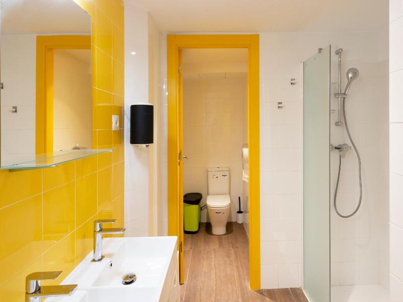 Hostelle Women Only Hostel Barcelona image