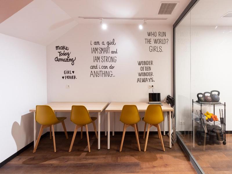 Hostelle Women Only Hostel Barcelona image