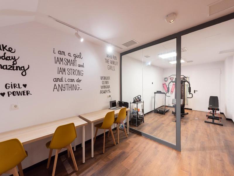 Hostelle Women Only Hostel Barcelona image